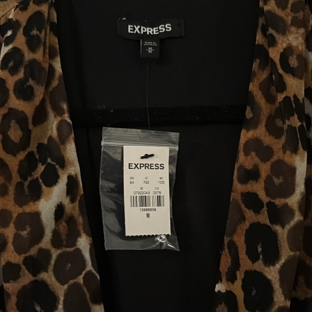 Express Leopard Print Dress. NWT Size Medium - Picture 2 of 2